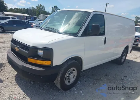 2016 Chevrolet Express 2500 Work Van z USA, uszkodzony, nr VIN 1GCWGAFF8G1145685
